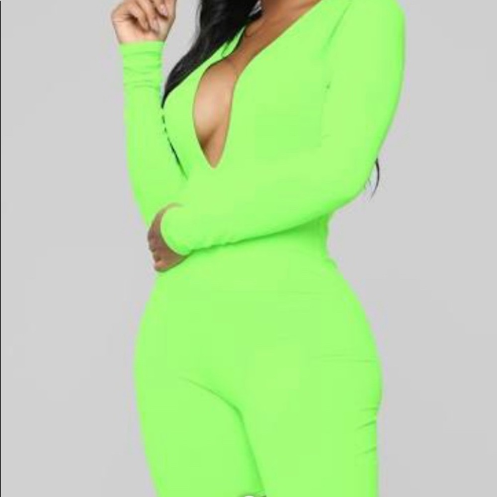 Neon green short suit - Picture 2 of 2